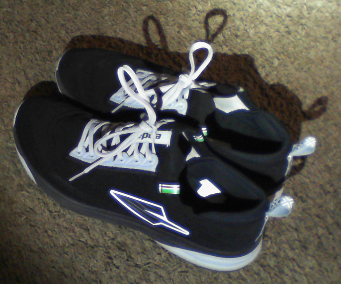 Enda running shoes